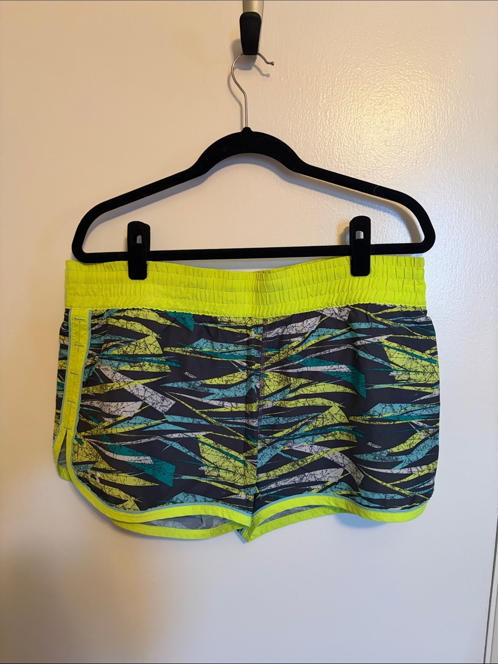 Under Armour Neon Yellow Trim Multicolor Wave Print Athletic Shorts